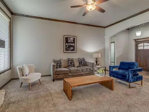 Living - 909 SW 14th St, Moore, OK 73160 photo 2 of 3