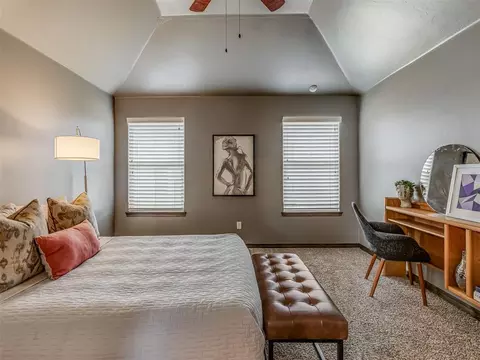 Bedroom - 909 SW 14th St, Moore, OK 73160 photo 2 of 5