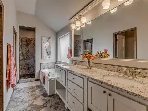 Bath - 909 SW 14th St, Moore, OK 73160 photo 1 of 7