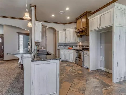 Kitchen - 909 SW 14th St, Moore, OK 73160 photo 1 of 4