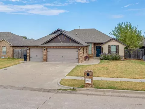 Exterior - 909 SW 14th St, Moore, OK 73160 photo 6 of 6