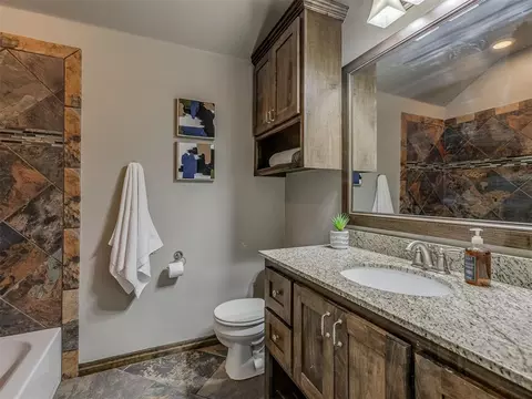 Bath - 909 SW 14th St, Moore, OK 73160 photo 5 of 7