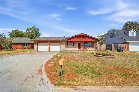 313 NW 63rd St, Lawton, OK 73505