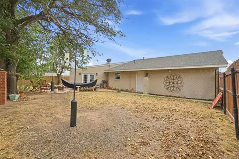 Exterior - 2720 N Robin St, Altus, OK 73521 photo 5 of 6