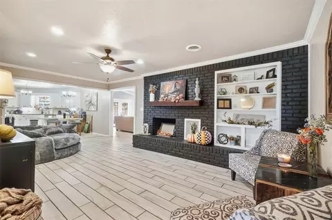 Living - 2720 N Robin St, Altus, OK 73521 photo 3 of 6