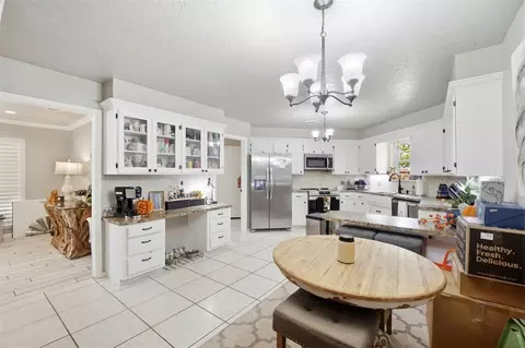 Kitchen - 2720 N Robin St, Altus, OK 73521 photo 5 of 6