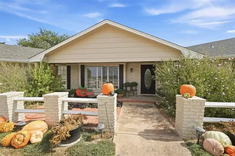 Exterior - 2720 N Robin St, Altus, OK 73521 photo 2 of 6