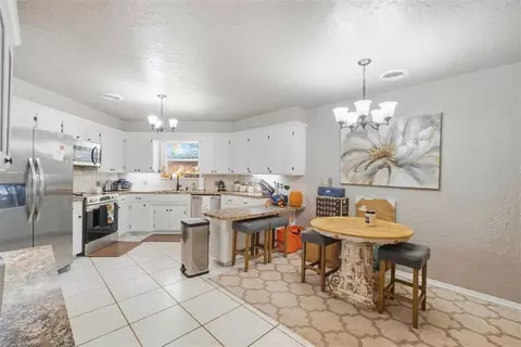 Kitchen - 2720 N Robin St, Altus, OK 73521 photo 6 of 6