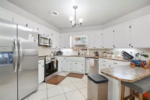 Kitchen - 2720 N Robin St, Altus, OK 73521 photo 1 of 6