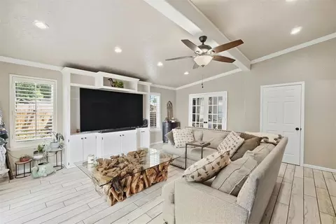 Living - 2720 N Robin St, Altus, OK 73521 photo 6 of 6