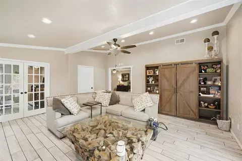 Living - 2720 N Robin St, Altus, OK 73521 photo 5 of 6