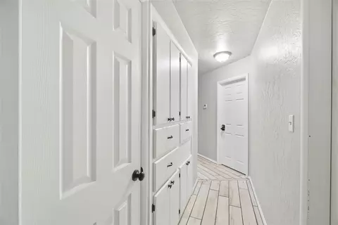 Entry Way - 2720 N Robin St, Altus, OK 73521 photo 2 of 2