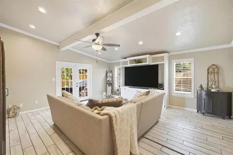 Living - 2720 N Robin St, Altus, OK 73521 photo 4 of 6