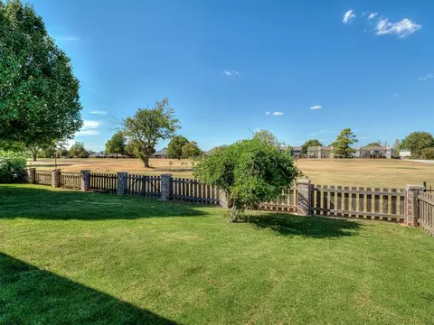 Exterior - 11625 Hackney Ln, Yukon, OK 73099 photo 2 of 7