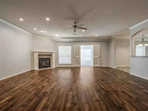 Living - 11625 Hackney Ln, Yukon, OK 73099 photo 2 of 7