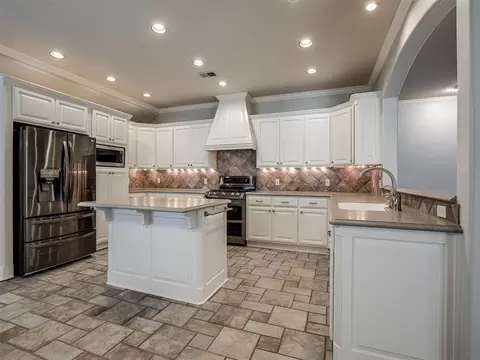Kitchen - 11625 Hackney Ln, Yukon, OK 73099 photo 1 of 7