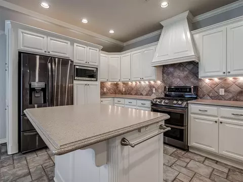 Kitchen - 11625 Hackney Ln, Yukon, OK 73099 photo 7 of 7
