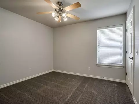 Bedroom - 11625 Hackney Ln, Yukon, OK 73099 photo 3 of 5