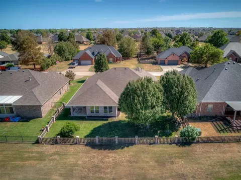 View/Area - 11625 Hackney Ln, Yukon, OK 73099 photo 2 of 9
