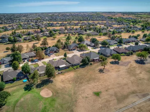 View/Area - 11625 Hackney Ln, Yukon, OK 73099 photo 6 of 9