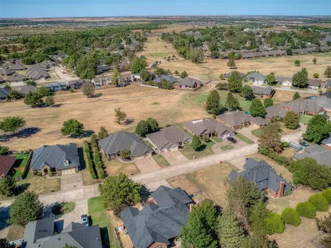 View/Area - 11625 Hackney Ln, Yukon, OK 73099 photo 4 of 9