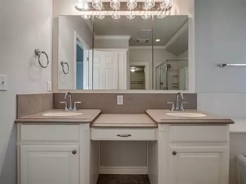 Bath - 11625 Hackney Ln, Yukon, OK 73099 photo 3 of 7