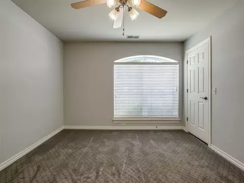Bedroom - 11625 Hackney Ln, Yukon, OK 73099 photo 5 of 5