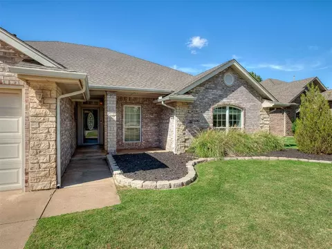 Exterior - 11625 Hackney Ln, Yukon, OK 73099 photo 4 of 7