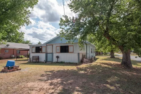 Exterior - 300 S Cedar Ave, Erick, OK 73645 photo 5 of 5