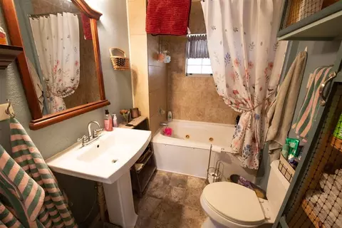 Bath - 300 S Cedar Ave, Erick, OK 73645 photo 1 of 1