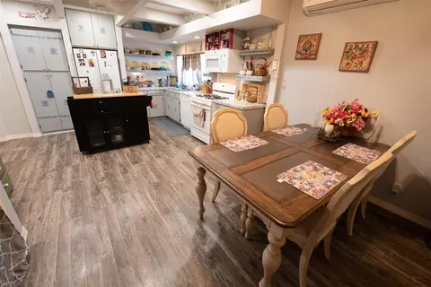 Dining - 300 S Cedar Ave, Erick, OK 73645 photo 1 of 1
