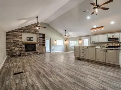 Living - 1025 E Triplett Rd, Guthrie, OK 73044 photo 1 of 5