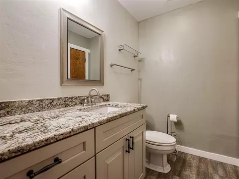 Bath - 1025 E Triplett Rd, Guthrie, OK 73044 photo 5 of 6
