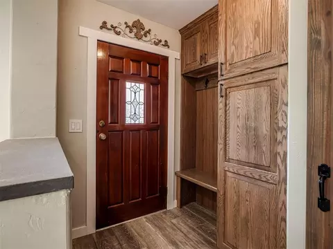 Entry Way - 1025 E Triplett Rd, Guthrie, OK 73044 photo 1 of 2
