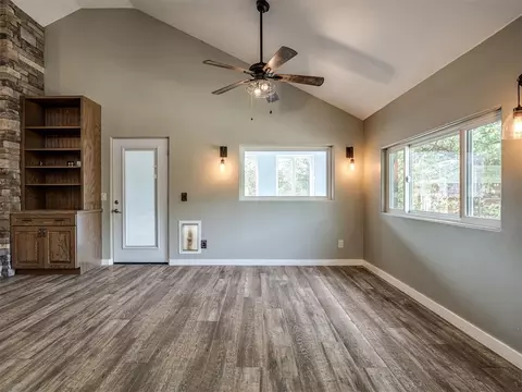 Living - 1025 E Triplett Rd, Guthrie, OK 73044 photo 3 of 5
