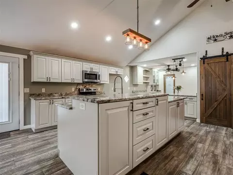 Kitchen - 1025 E Triplett Rd, Guthrie, OK 73044 photo 1 of 4