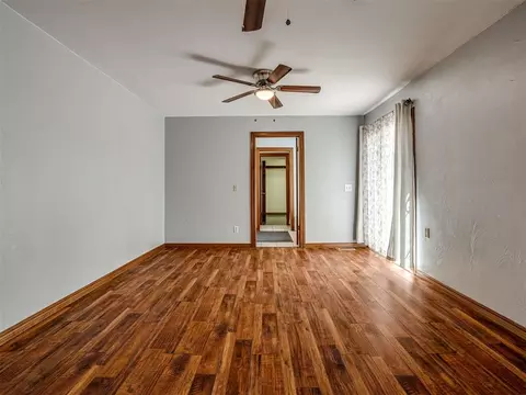 Living - 1025 E Triplett Rd, Guthrie, OK 73044 photo 4 of 5