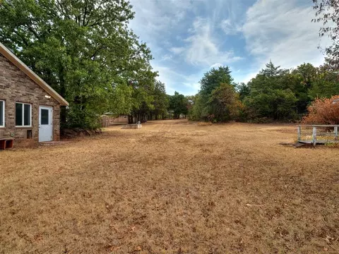 Exterior - 1025 E Triplett Rd, Guthrie, OK 73044 photo 3 of 7