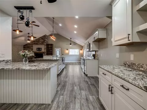 Kitchen - 1025 E Triplett Rd, Guthrie, OK 73044 photo 4 of 4