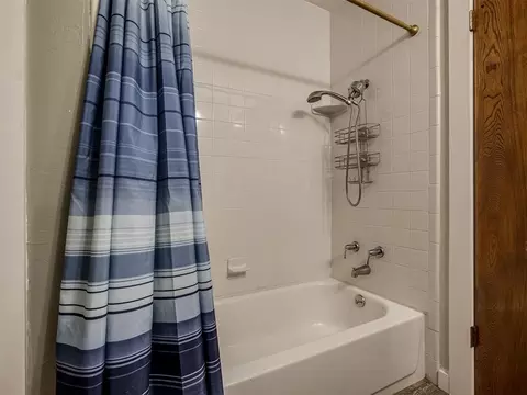 Bath - 1025 E Triplett Rd, Guthrie, OK 73044 photo 6 of 6