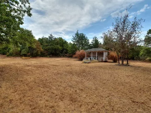 Exterior - 1025 E Triplett Rd, Guthrie, OK 73044 photo 4 of 7