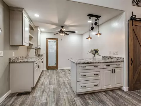 Kitchen - 1025 E Triplett Rd, Guthrie, OK 73044 photo 3 of 4