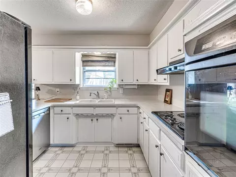 Kitchen - 624 E 26th St, Edmond, OK 73013 photo 6 of 6