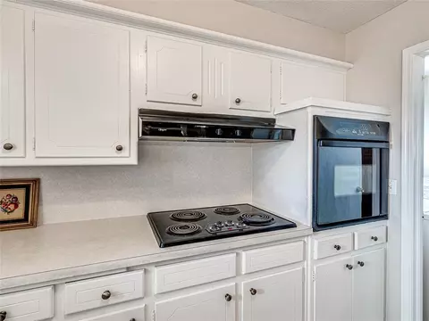Kitchen - 624 E 26th St, Edmond, OK 73013 photo 3 of 6