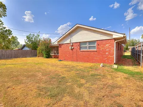 Exterior - 624 E 26th St, Edmond, OK 73013 photo 3 of 6