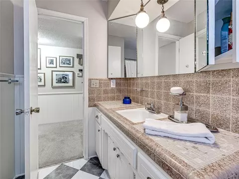 Bath - 624 E 26th St, Edmond, OK 73013 photo 2 of 4