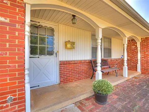 Exterior - 624 E 26th St, Edmond, OK 73013 photo 2 of 6