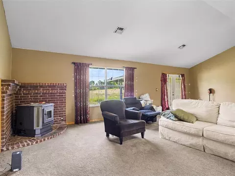 Living - 11622 W 92nd St, Coyle, OK 73027 photo 2 of 4