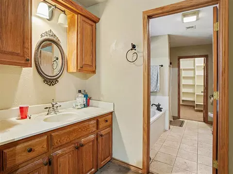 Bath - 11622 W 92nd St, Coyle, OK 73027 photo 1 of 4