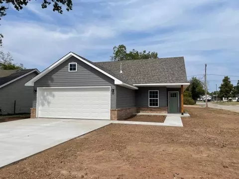 202 W Rosa St, Shawnee, OK 74804